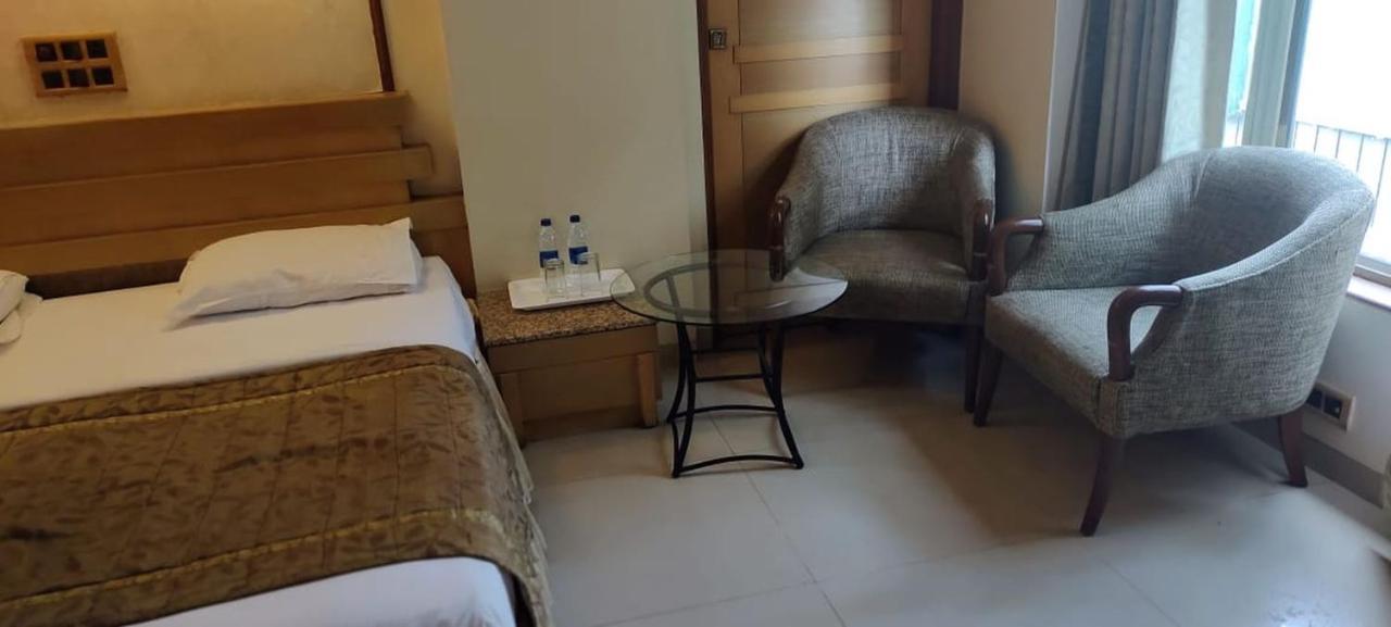 Hotel Deccan Royaale, Shivajinagar Пуна Экстерьер фото