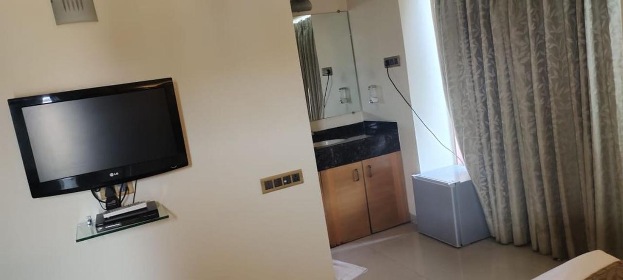 Hotel Deccan Royaale, Shivajinagar Пуна Экстерьер фото