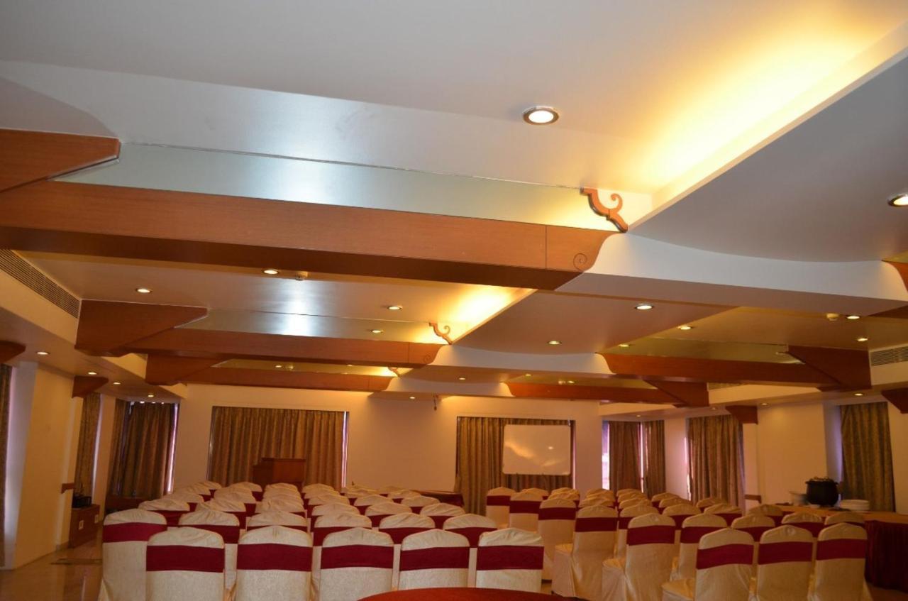 Hotel Deccan Royaale, Shivajinagar Пуна Экстерьер фото