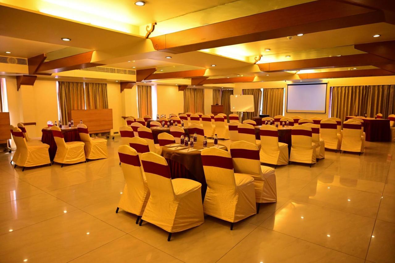 Hotel Deccan Royaale, Shivajinagar Пуна Экстерьер фото