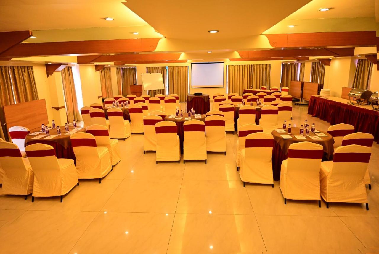 Hotel Deccan Royaale, Shivajinagar Пуна Экстерьер фото