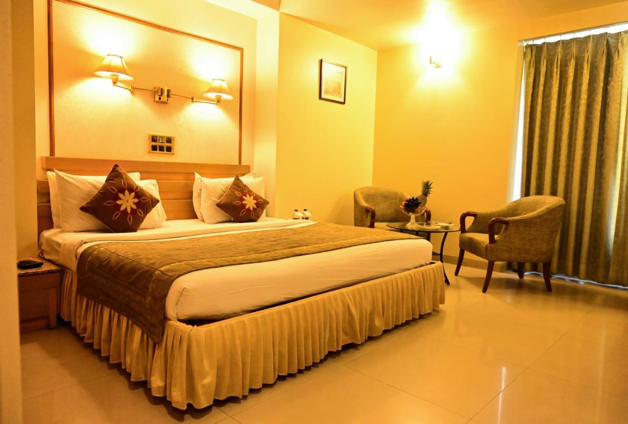 Hotel Deccan Royaale, Shivajinagar Пуна Экстерьер фото
