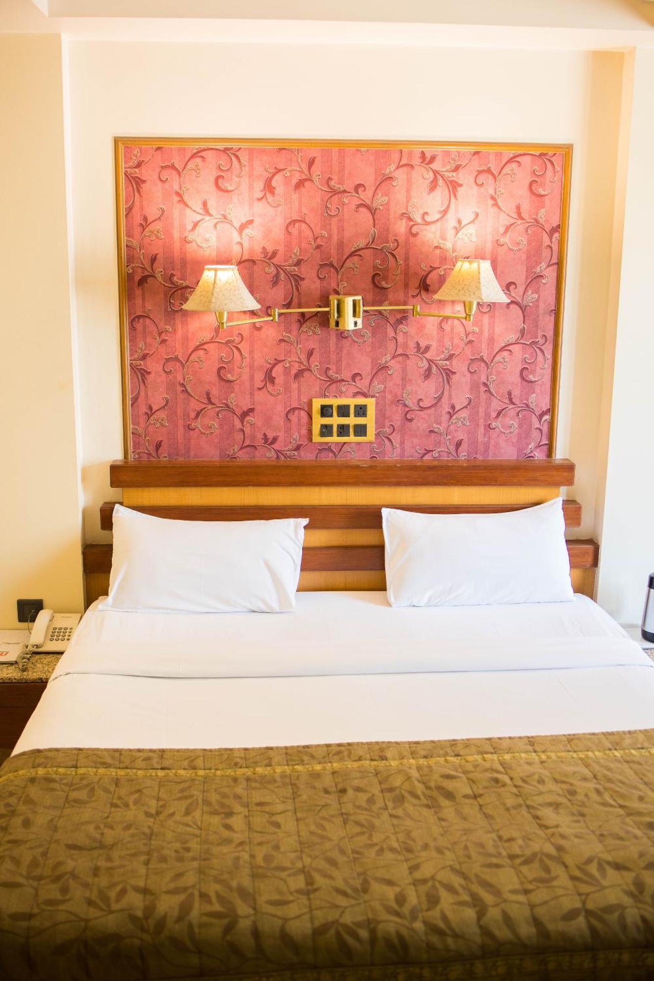 Hotel Deccan Royaale, Shivajinagar Пуна Экстерьер фото