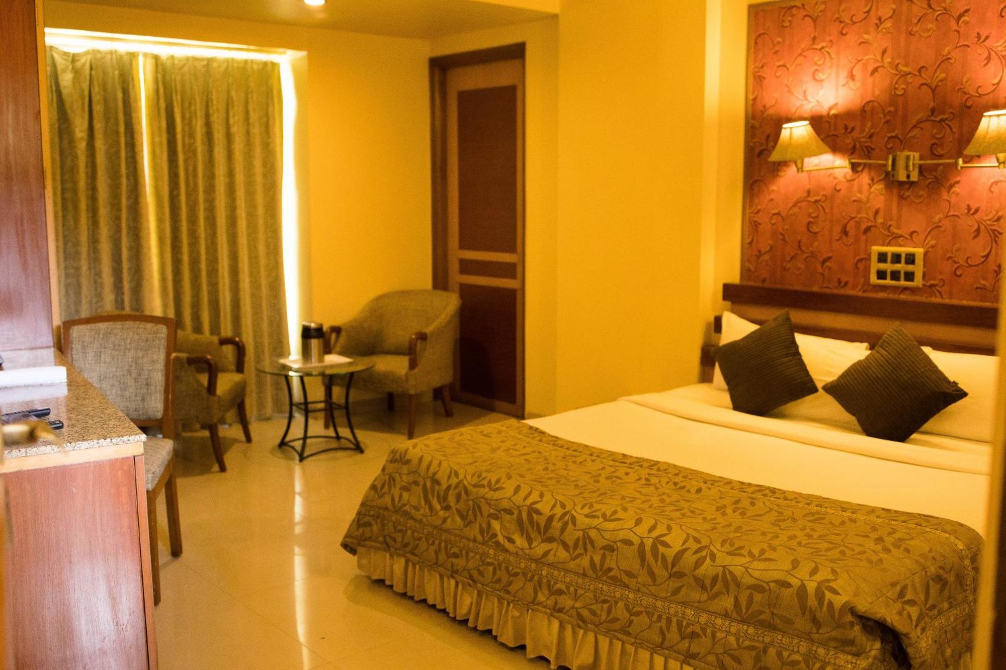 Hotel Deccan Royaale, Shivajinagar Пуна Экстерьер фото