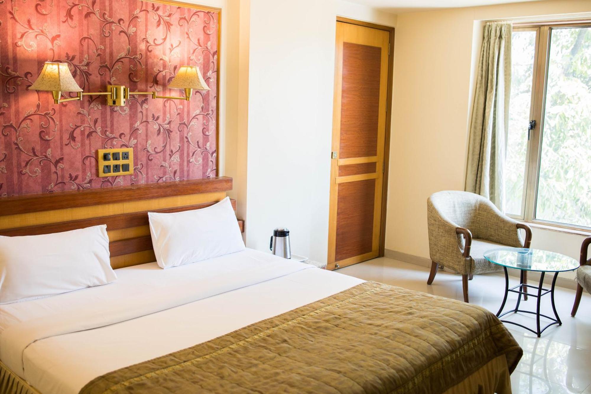 Hotel Deccan Royaale, Shivajinagar Пуна Экстерьер фото