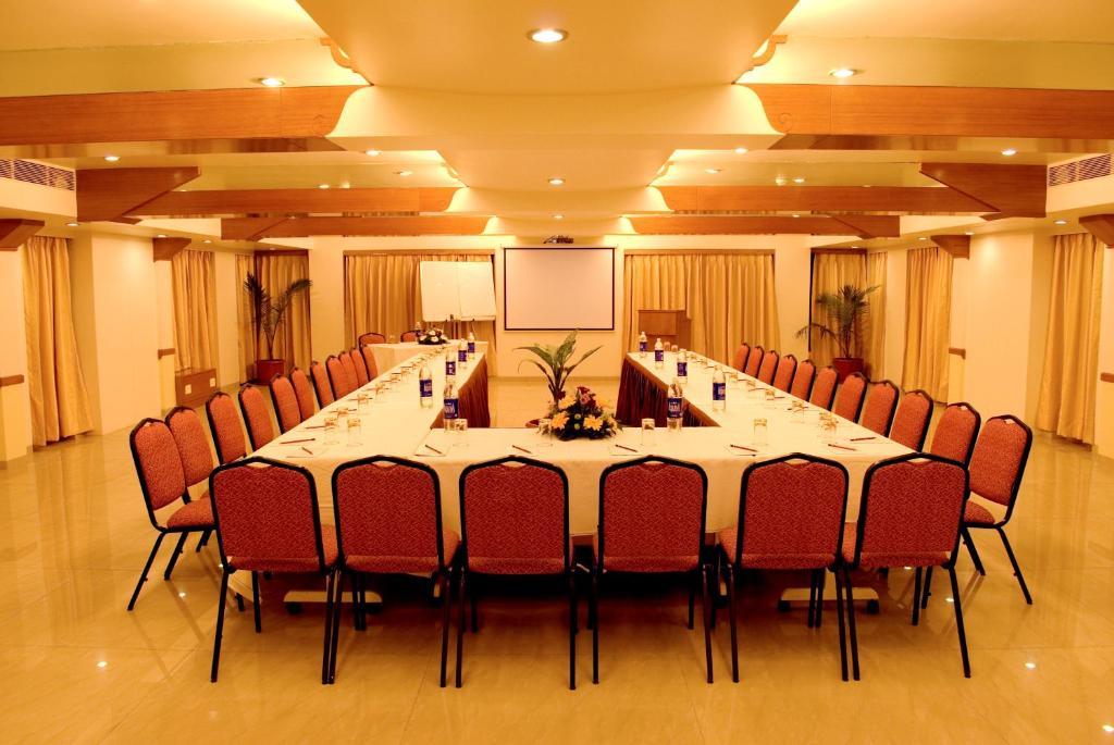 Hotel Deccan Royaale, Shivajinagar Пуна Экстерьер фото