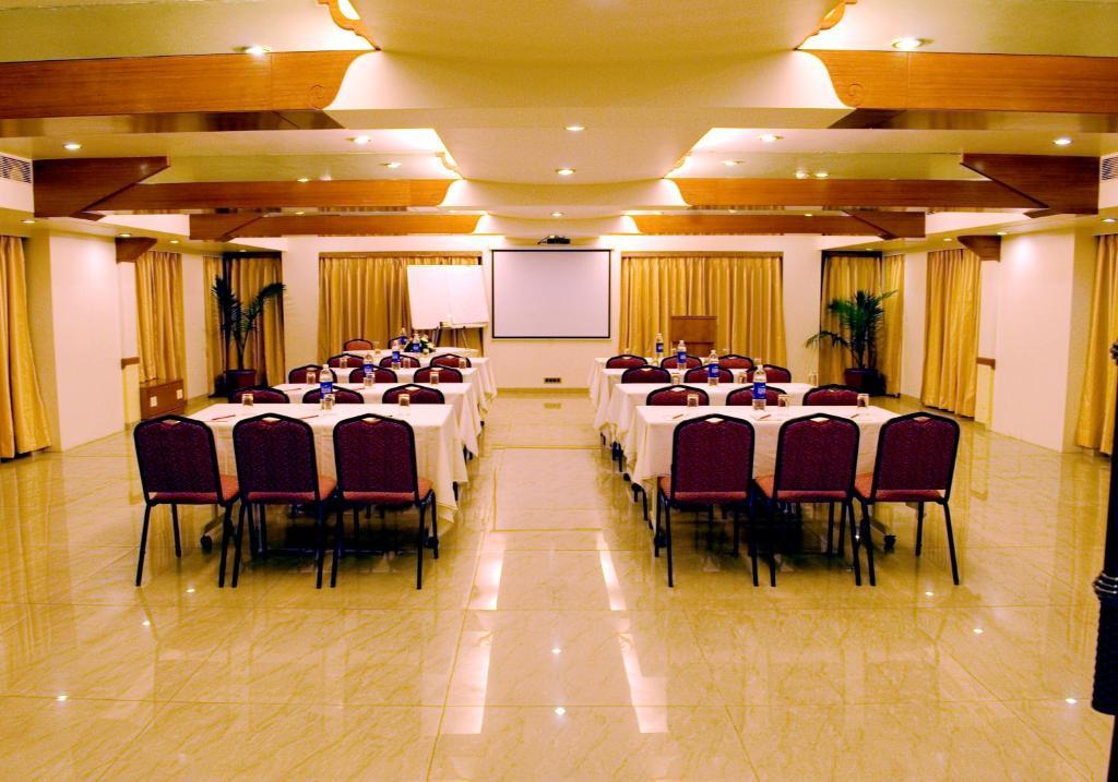 Hotel Deccan Royaale, Shivajinagar Пуна Экстерьер фото