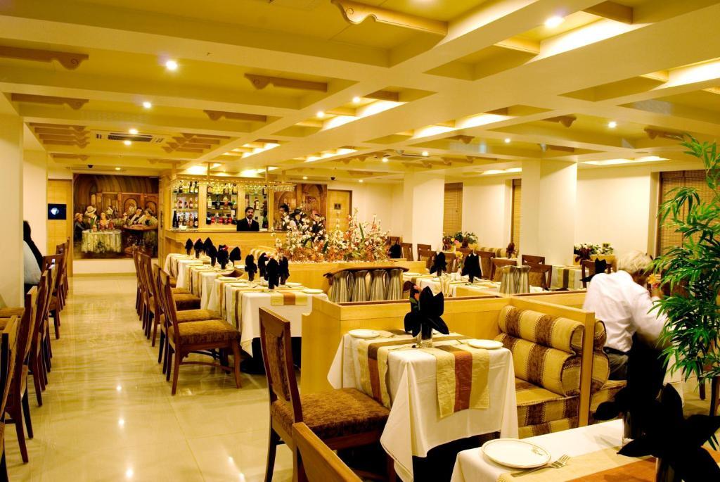 Hotel Deccan Royaale, Shivajinagar Пуна Экстерьер фото