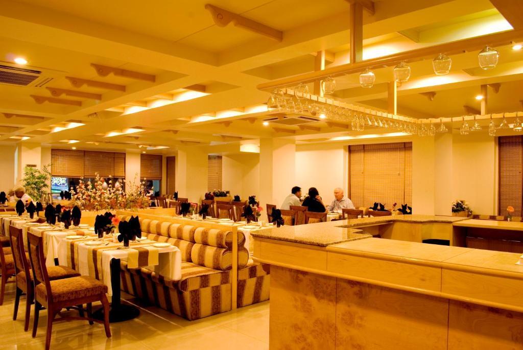 Hotel Deccan Royaale, Shivajinagar Пуна Экстерьер фото