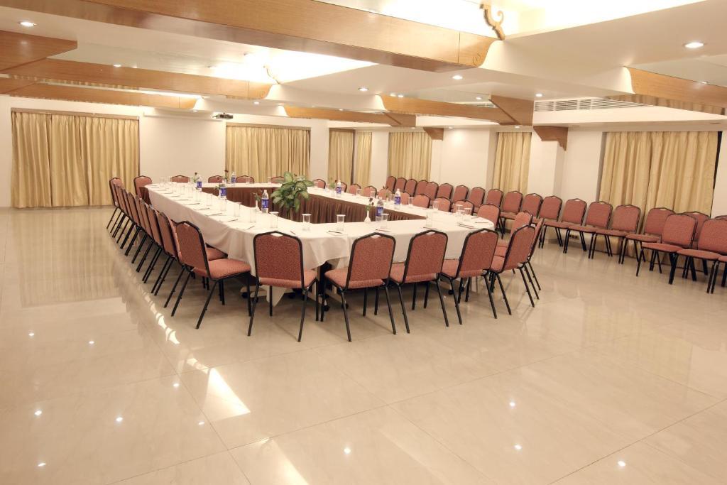 Hotel Deccan Royaale, Shivajinagar Пуна Экстерьер фото
