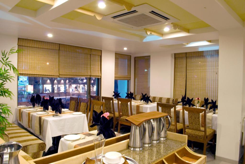 Hotel Deccan Royaale, Shivajinagar Пуна Экстерьер фото